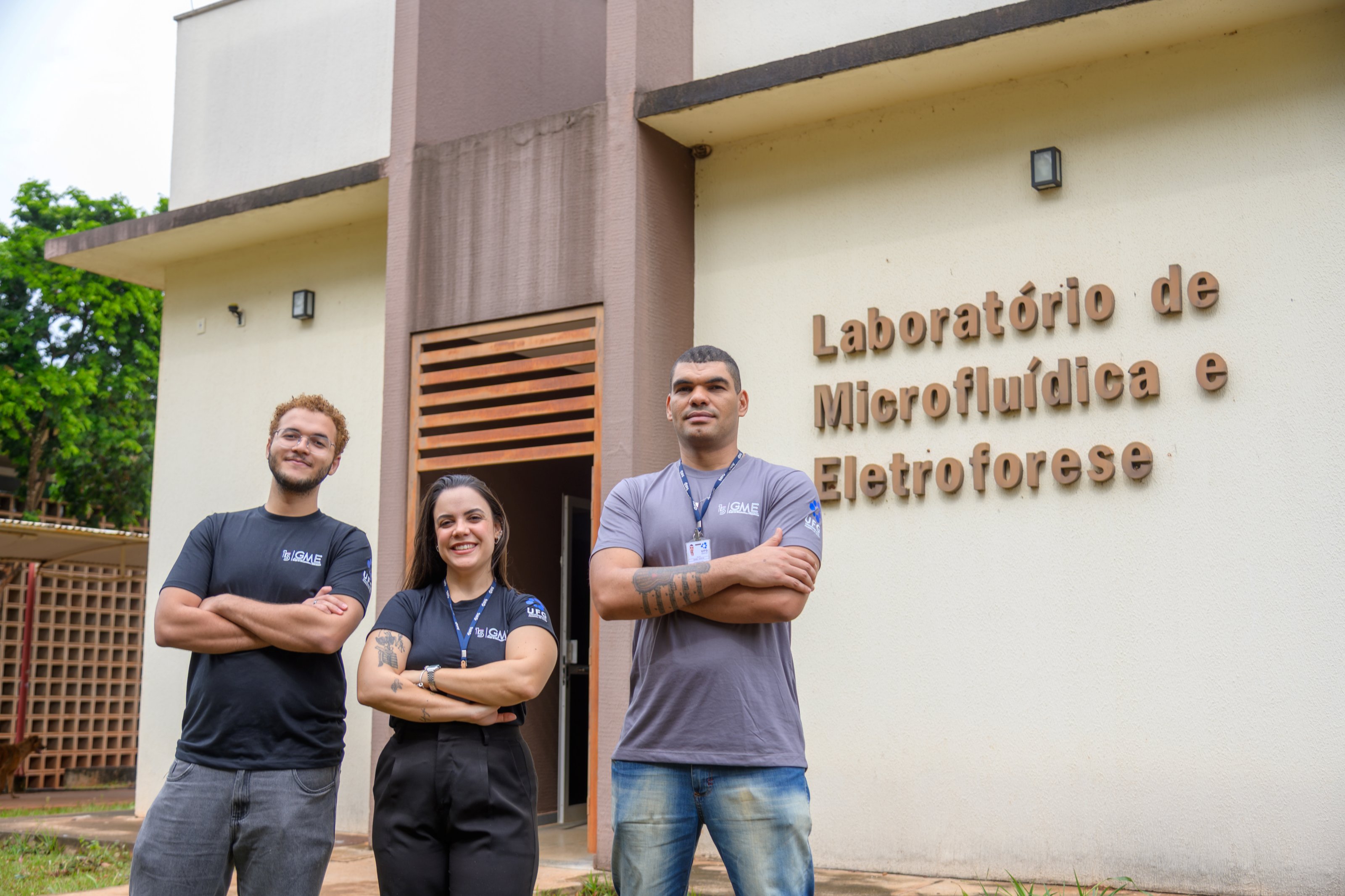 Equipe do Grupo de Microfluídica e Eletroforese do Instituto de Química da UFG.