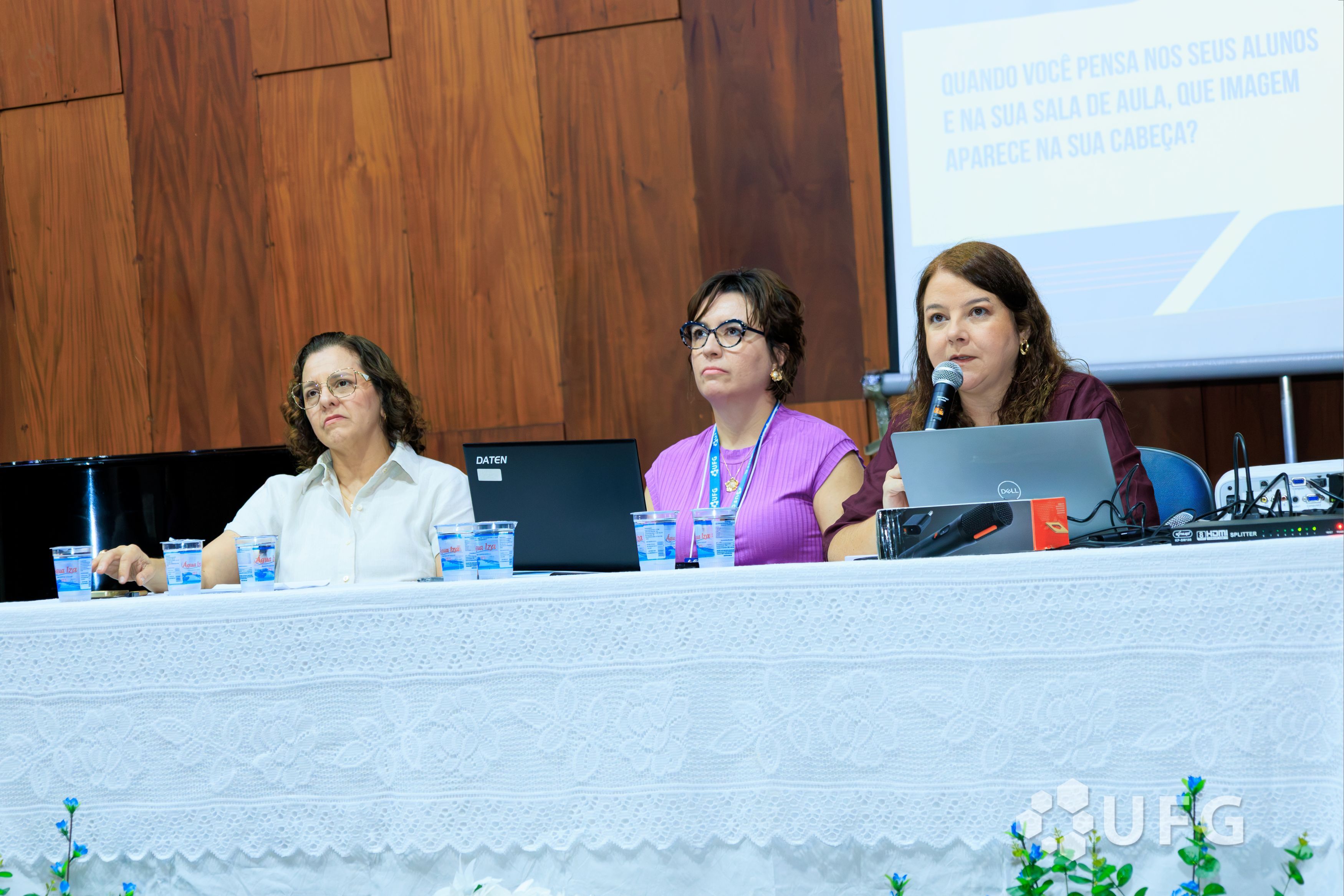 Ana Cláudia de Sá, Letícia Gonçalves e Renata Tibyriçá em uma das mesas-redondas do evento.