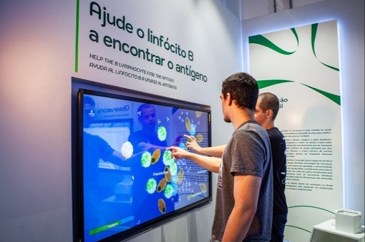 Experiência interativa no Museu da Vacina, do Instituto Butantan.