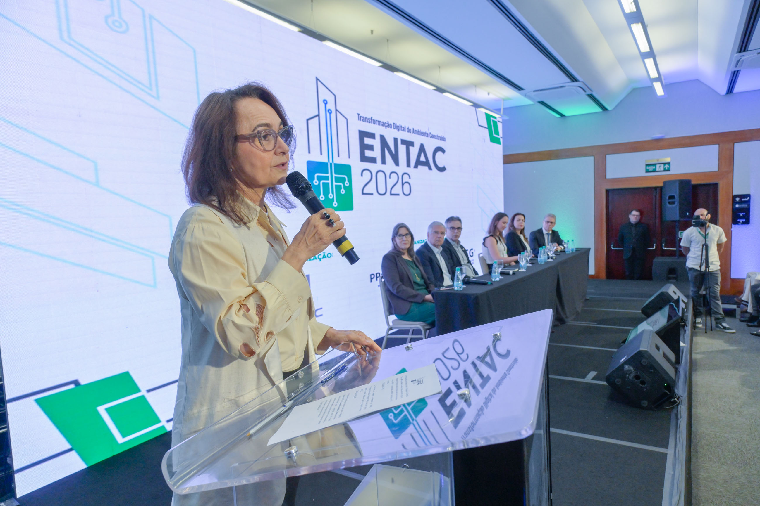 A reitora participou da abertura do evento
